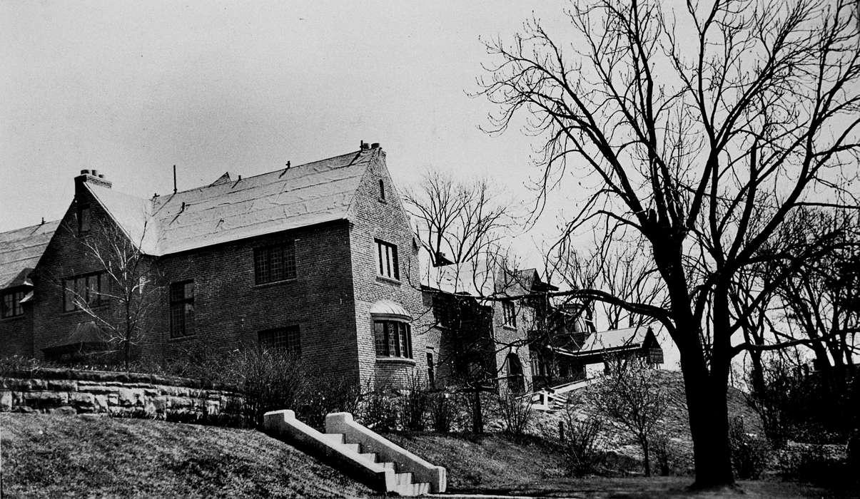 Iowa, house, construction, steps, Homes, Iowa History, history of Iowa, Lemberger, LeAnn, Ottumwa, IA, Cities and Towns, Labor and Occupations
