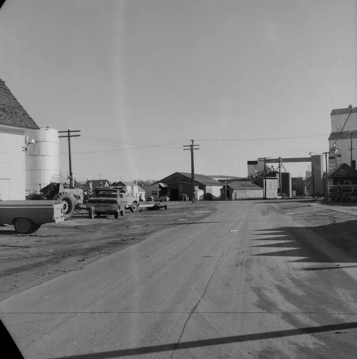 Businesses and Factories, Iowa, IA, United States, Photos, historic, Motorized Vehicles, Coon Rapids, history, ia, Coon Rapids Enterprise, road