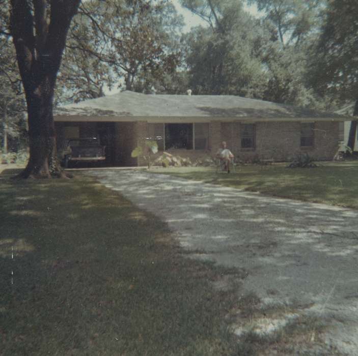 driveway, Iowa History, yard, Iowa, USA, Homes, history of Iowa, Spilman, Jessie Cudworth, house