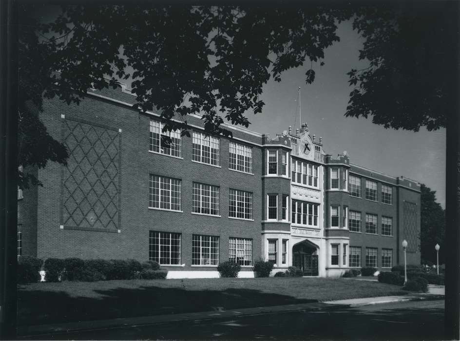 Photos, history, Landscapes, Iowa, correct date needed, Waverly, Bremer, Waverly Public Library, historic, United States, Schools and Education, ia, IA, high school, trees