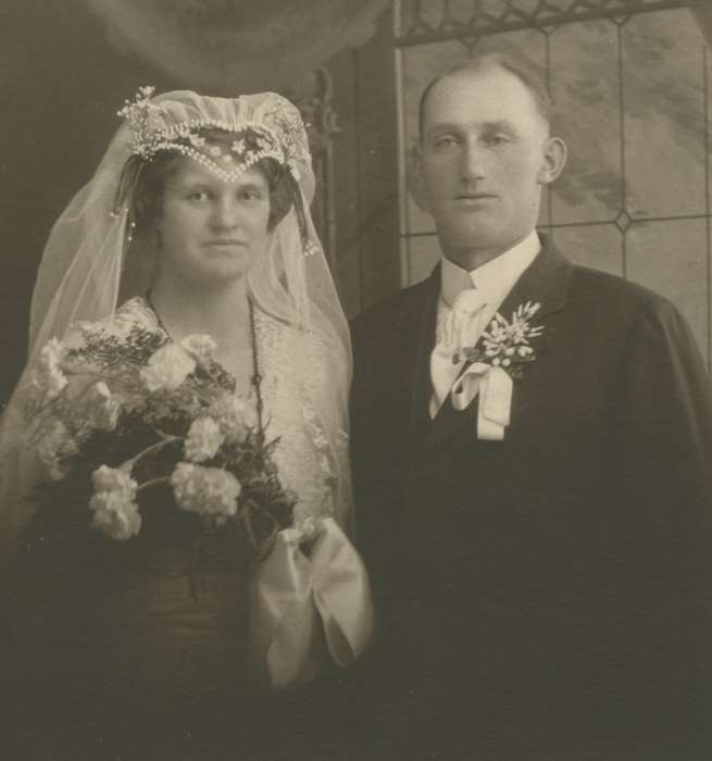 groom, bride, Iowa History, Portraits - Group, Iowa, Griesert, Lori, history of Iowa, Bremer County, IA, Weddings