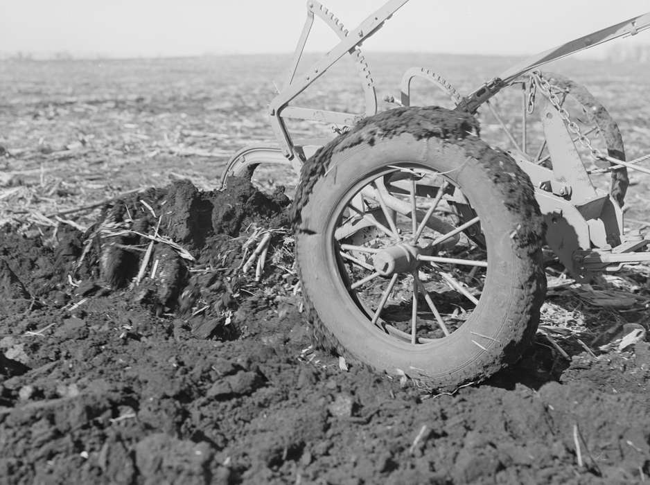 Farms, Labor and Occupations, wheel, Library of Congress, Landscapes, Iowa History, history of Iowa, Farming Equipment, plowing, soil, Iowa