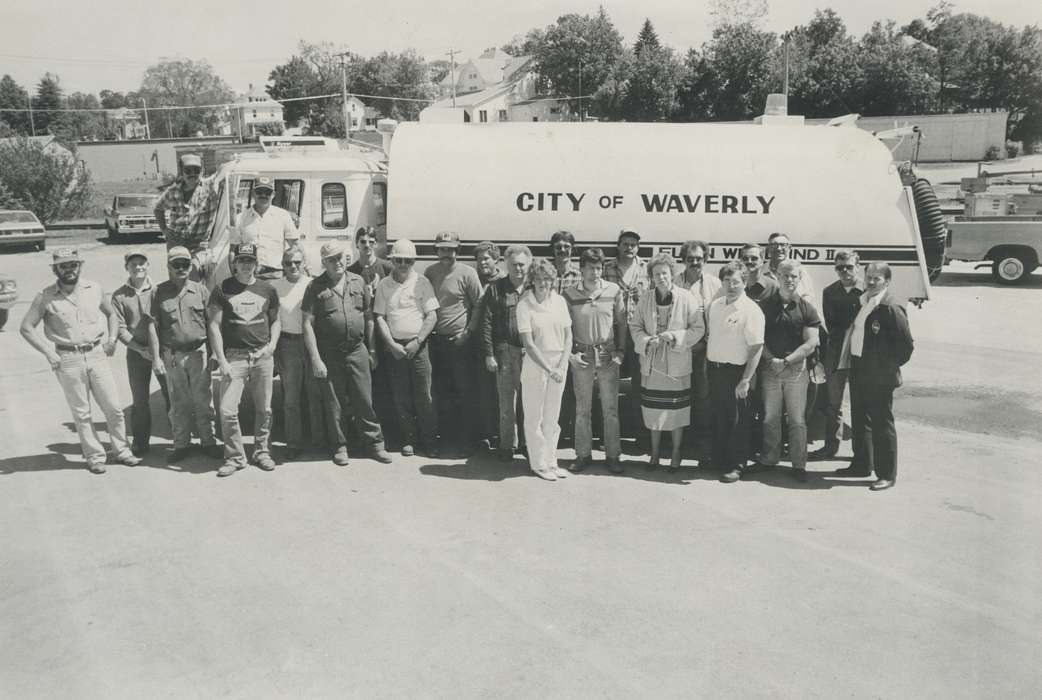 Waverly Public Library, group photo, Iowa History, history of Iowa, Waverly, IA, Portraits - Group, Motorized Vehicles, Labor and Occupations, Iowa