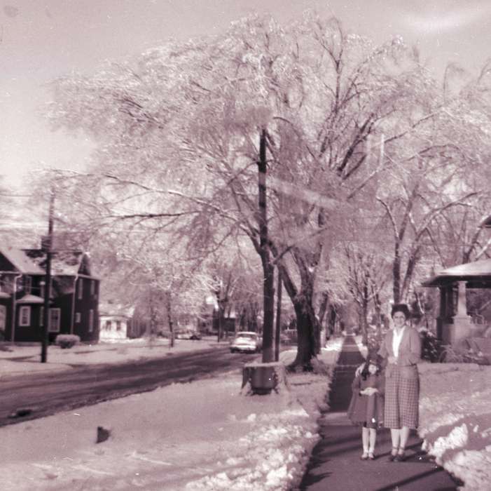 Cities and Towns, sidewalk, snow, frost, Iowa History, Orange City, IA, Winter, Portraits - Group, Iowa, history of Iowa, Lyon, Howard, Children