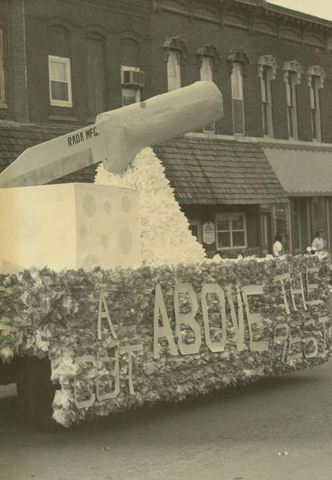 Waverly Public Library, Cities and Towns, parade float, Iowa History, history of Iowa, Waverly, IA, Holidays, Outdoor Recreation, Main Streets & Town Squares, Fairs and Festivals, parade, Iowa