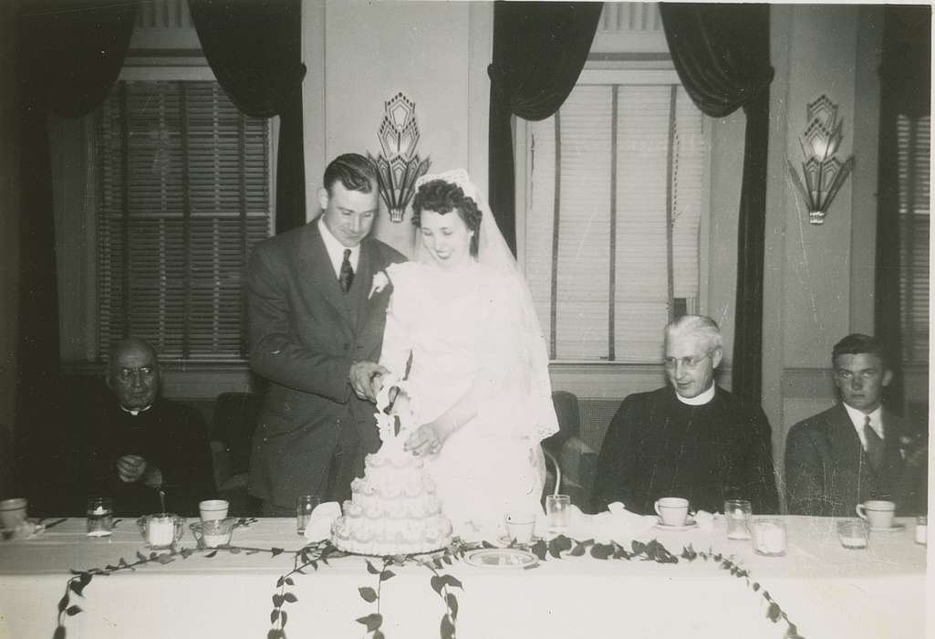 groom, Iowa, Iowa History, Weddings, Food and Meals, Christopher, Diane, cake, Waterloo, IA, bride, history of Iowa