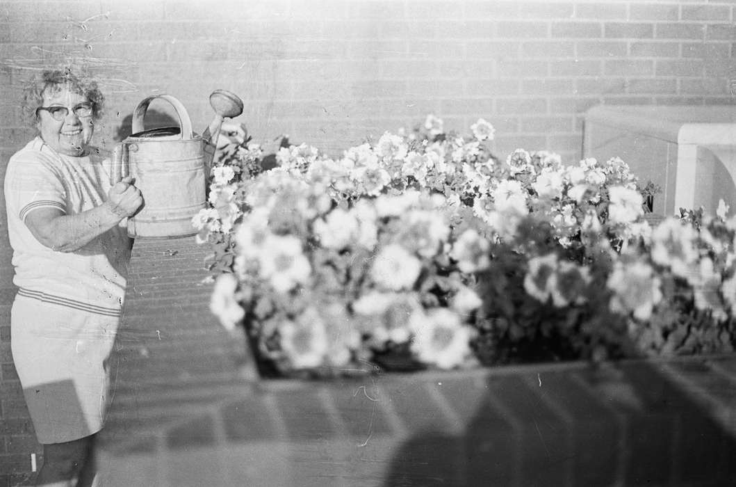 flowers, Coon Rapids Enterprise, Coon Rapids, Iowa, historic, Photos, United States, ia, history, Portraits - Individual, IA