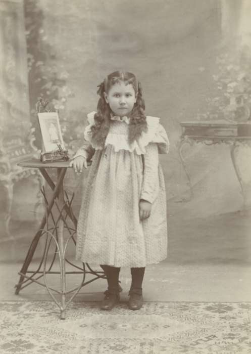 Lenox, IA, photograph, dress, history of Iowa, Maharry, Jeanne, Portraits - Individual, Children, Iowa, Iowa History, correct date needed