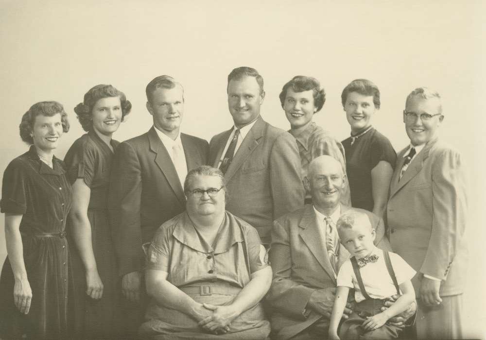 Portraits - Group, Families, Frederika, IA, Iowa History, history of Iowa, Griesert, Lori, Iowa