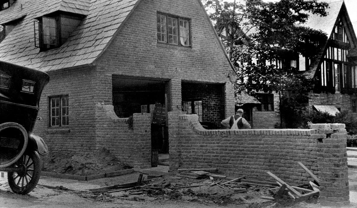 brick, Iowa, construction, car, Motorized Vehicles, Homes, Iowa History, history of Iowa, Lemberger, LeAnn, Ottumwa, IA, roof, Cities and Towns, construction crew, Labor and Occupations