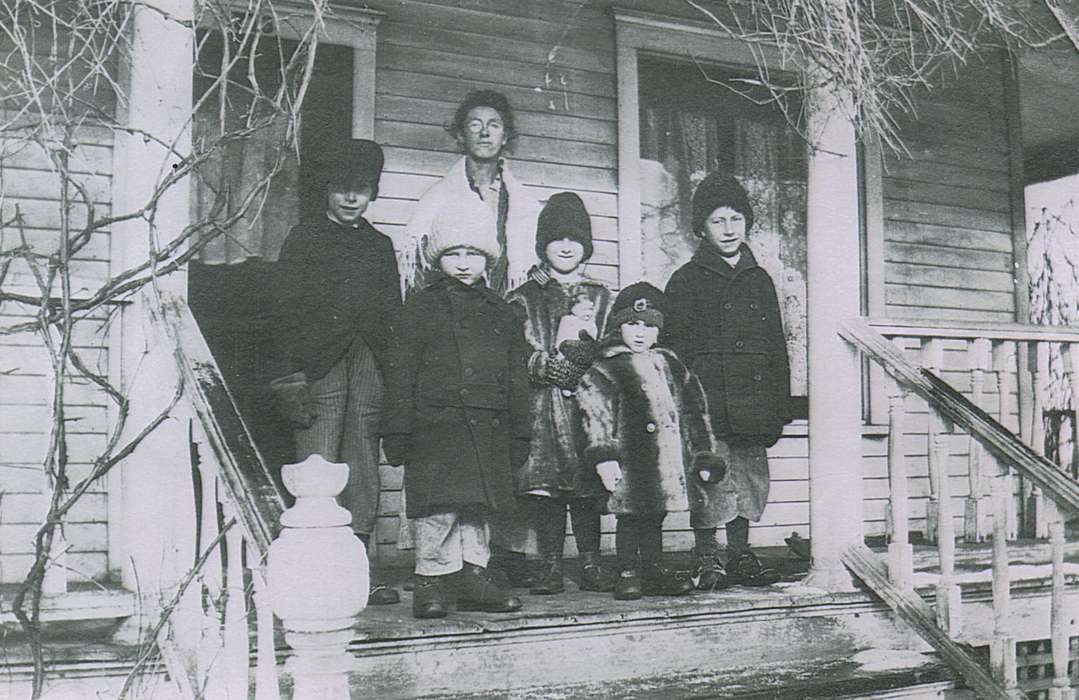 Iowa, Iowa History, porch, history of Iowa, Homes, Portraits - Group, Families, Hansen, Viola, Children, IA, Winter