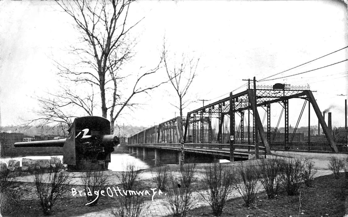 Ottumwa, IA, cannon, Lakes, Rivers, and Streams, des moines river, Cities and Towns, Iowa, bridge, Lemberger, LeAnn, tree, telephone pole, Iowa History, river, history of Iowa