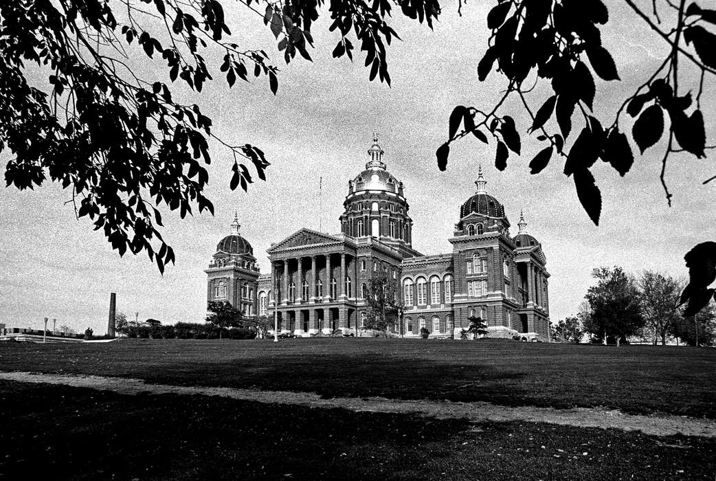 capitol, Cities and Towns, Lemberger, LeAnn, Iowa History, pillar, Des Moines, IA, dome, column, Iowa, history of Iowa, lawn