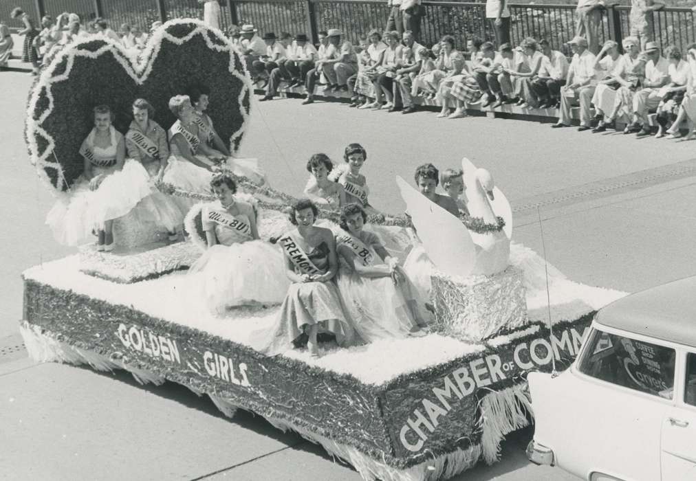 beauty queen, parade, Iowa, Waverly Public Library, Main Streets & Town Squares, Motorized Vehicles, float, Iowa History, history of Iowa, swan, Fairs and Festivals, Cities and Towns