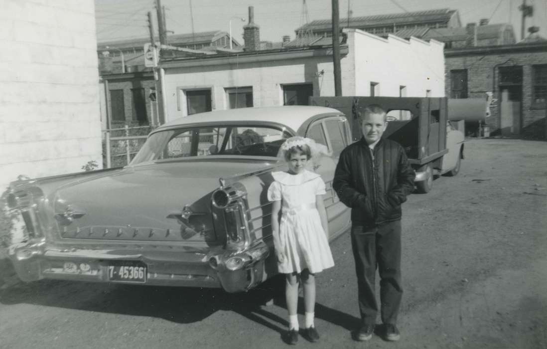 Motorized Vehicles, flower girl, Children, car, girl, super 88, O'Brink, Lisa, oldsmobile, Portraits - Group, boy, veil