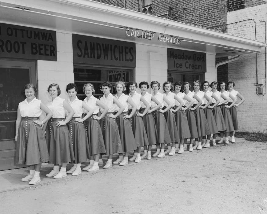 Businesses and Factories, Labor and Occupations, car hop, Iowa History, Portraits - Group, Iowa, Ottumwa, IA, Lemberger, LeAnn, root beer, history of Iowa, waitress