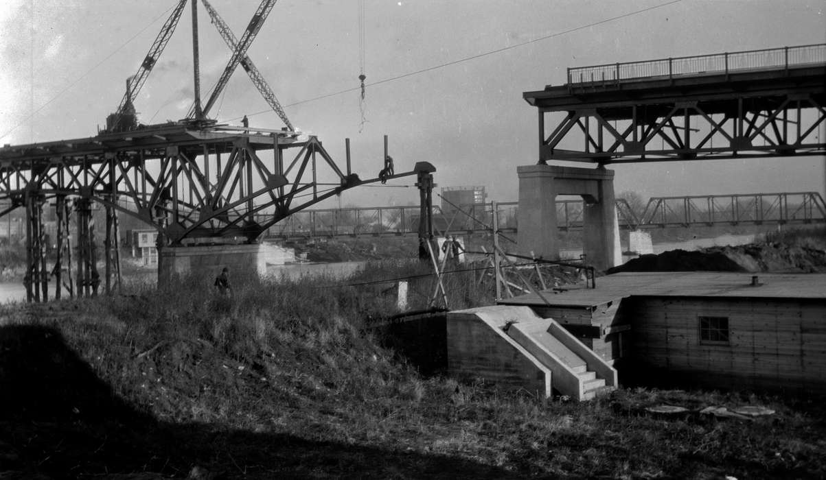 Lemberger, LeAnn, construction crew, Ottumwa, IA, Labor and Occupations, grass, Cities and Towns, Iowa, Iowa History, bridge, construction, history of Iowa, Lakes, Rivers, and Streams, river