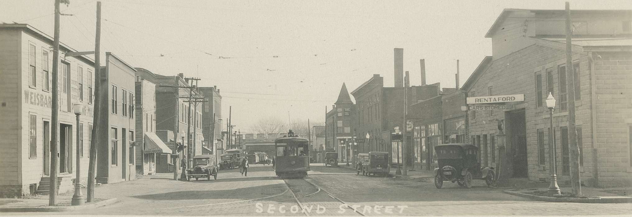 Iowa, Cedar Falls, car, United States, trolley, Businesses and Factories, awning, Photos, history, automobile, street lamp, IA, City of Cedar Falls, Black Hawk, historic, ia, brick building, electrical pole, Cities and Towns, Main Streets & Town Squares, trolley tracks, Motorized Vehicles
