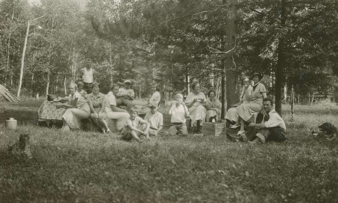 picnic, field, forest, Iowa History, Iowa, history of Iowa, Portraits - Group, Leisure, Families, family, McMurray, Doug, Children, IA