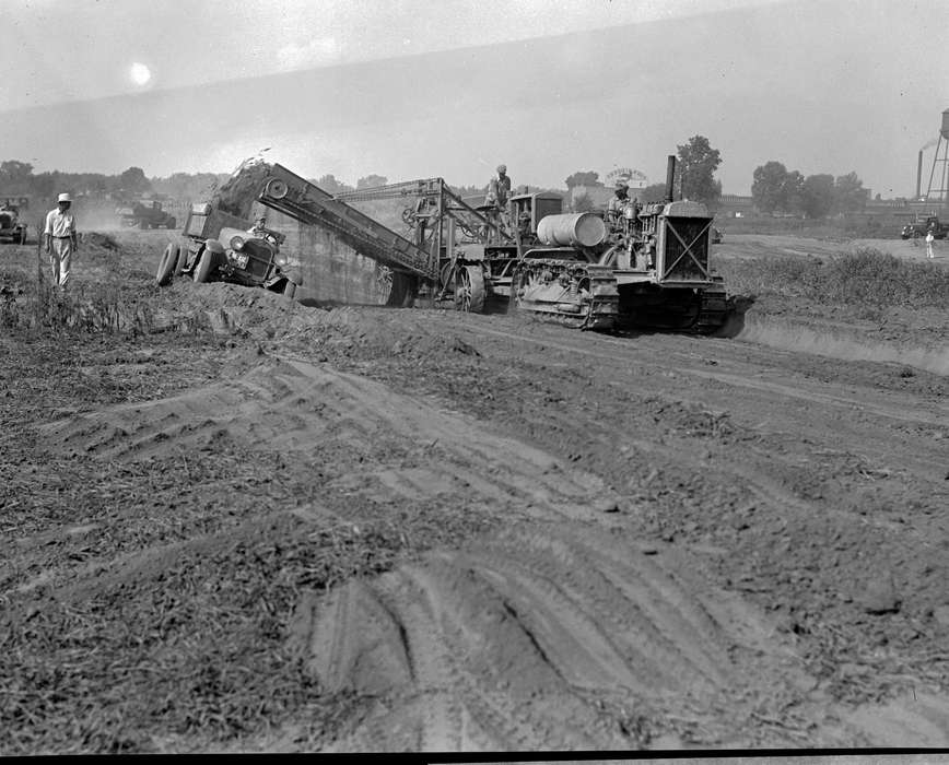 truck, Lemberger, LeAnn, Labor and Occupations, Iowa, Iowa History, history of Iowa, Motorized Vehicles, worker, Ottumwa, IA, tractor, dirt