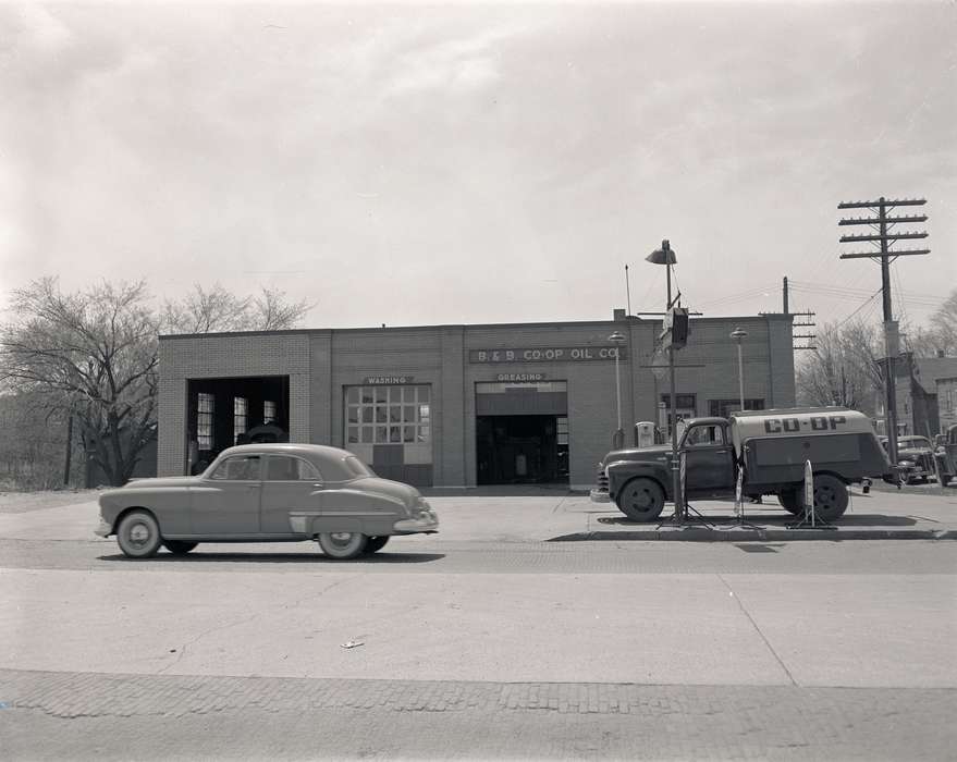 repair shop, Motorized Vehicles, Main Streets & Town Squares, gas pump, gas station, Iowa History, mainstreet, Waverly, IA, Cities and Towns, Waverly Public Library, Iowa, Businesses and Factories, history of Iowa