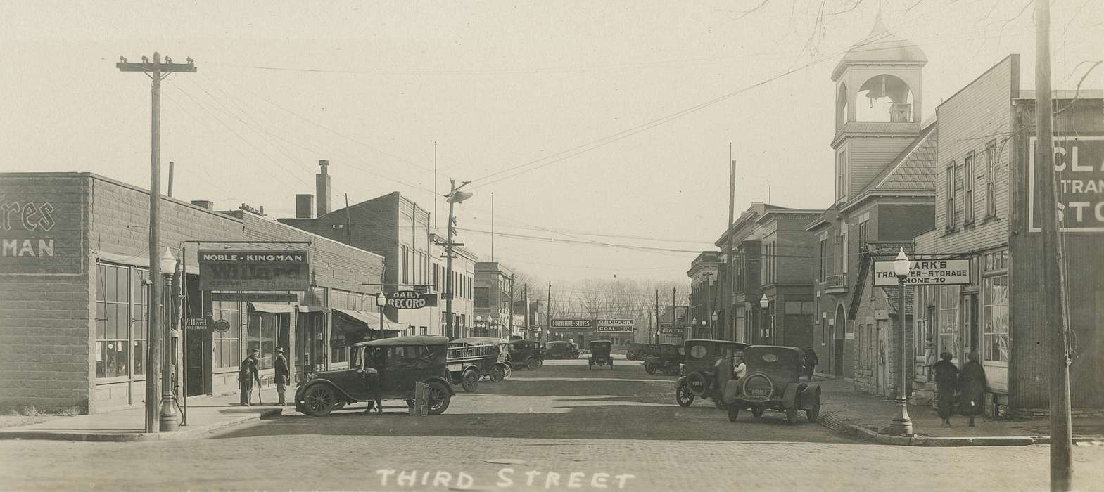 Iowa, Cedar Falls, car, United States, pedestrian, Businesses and Factories, awning, Photos, automobile, street lamp, IA, City of Cedar Falls, Black Hawk, historic, ia, brick building, electrical pole, Cities and Towns, Main Streets & Town Squares, history, Motorized Vehicles
