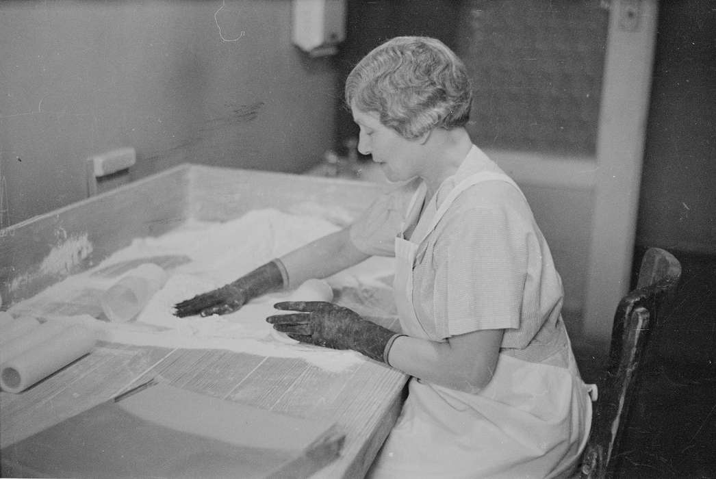 hairstyle, Cedar Falls, IA, gloves, Labor and Occupations, history of Iowa, uni, Iowa, university of northern iowa, Iowa History, iowa state teachers college, Schools and Education, UNI Special Collections & University Archives, apron