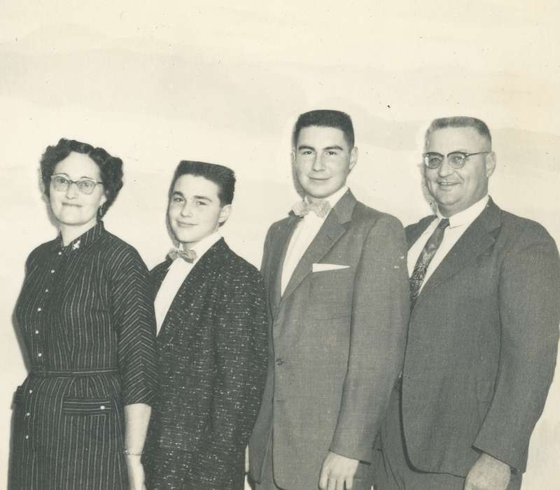 history of Iowa, Spilman, Jessie Cudworth, flat top hair cut, USA, necktie, boys, dress clothes, Iowa, correct date needed, Families, suit, hairstyle, Iowa History, glasses, Portraits - Group, bow tie, pinstripe