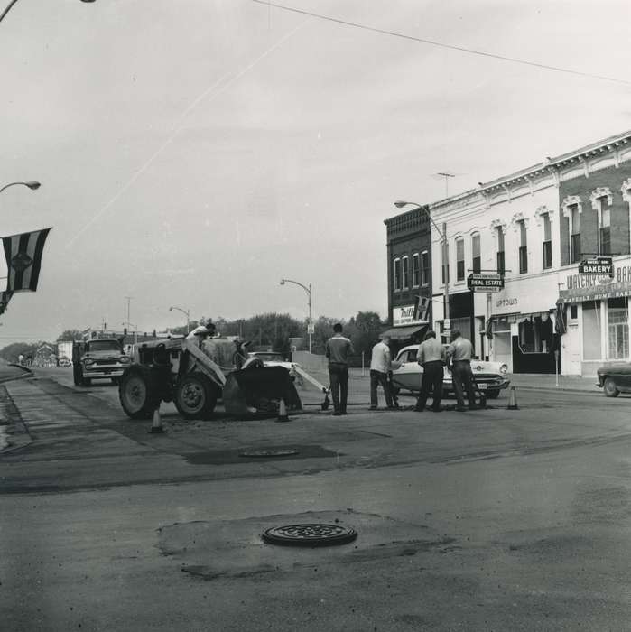 vehicles, Motorized Vehicles, history of Iowa, working men, Waverly Public Library, Iowa, Waverly, IA, Iowa History, street, Cities and Towns, construction