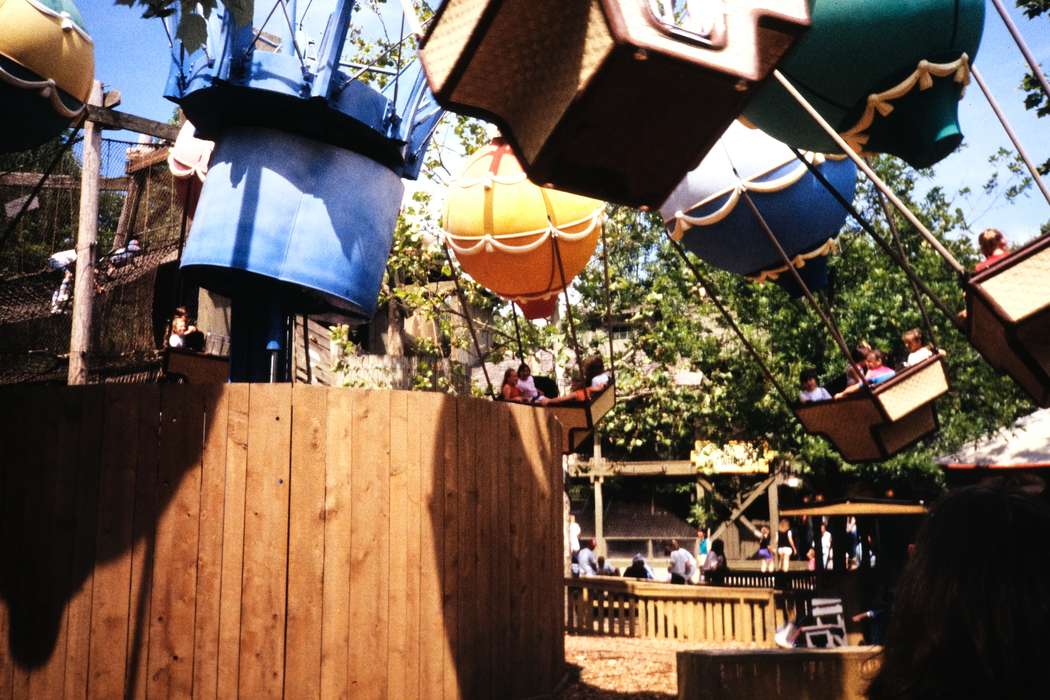 ia, Outdoor Recreation, Iowa, Coon Rapids Enterprise, Children, United States, balloons, second grade missouri trip, Schools and Education, history, Entertainment, Photos, fun, historic, missouri trip, amusement park ride, MO, school trip