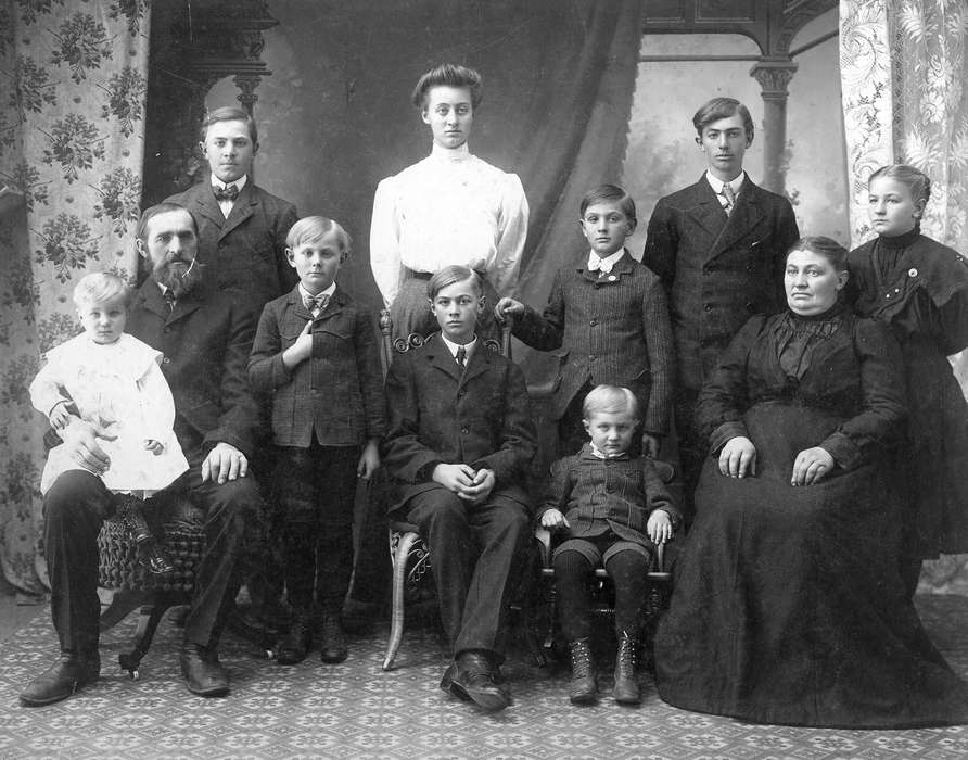 Families, Iowa History, history of Iowa, Iowa, Brockmeyer, Janet, Portraits - Group, Mason City, IA