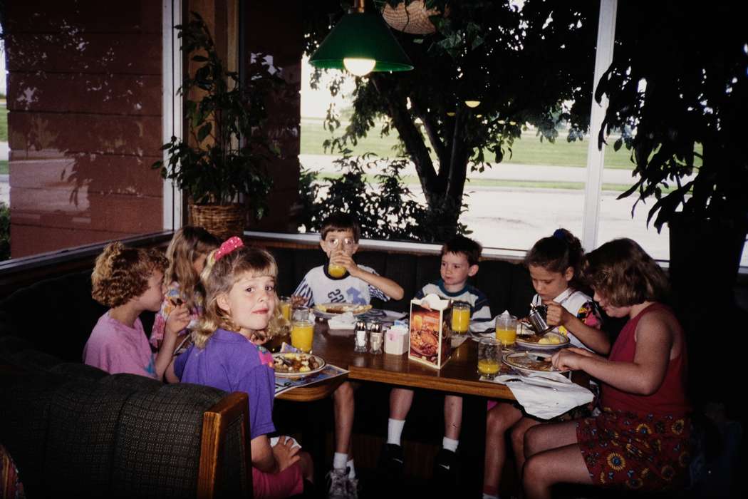 ia, Travel, second grade missouri trip, Schools and Education, Iowa, history, field trip, Photos, Coon Rapids Enterprise, Children, missouri trip, Food and Meals, historic, United States, MO, school trip