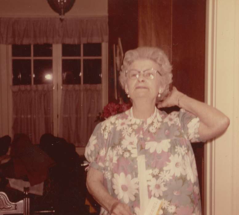 grandmother, Portraits - Individual, Leisure, Iowa, Feeney, Mary, Davenport, IA, floral, Homes, Iowa History, history of Iowa, glasses
