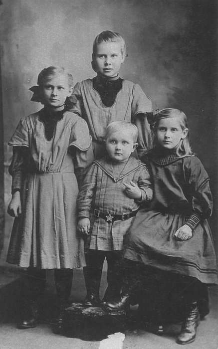 sibling, history of Iowa, Reinhard, Lisa, Children, Gladbrook, IA, Portraits - Group, Iowa, Iowa History, Families