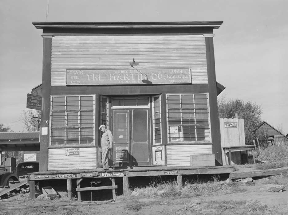 wood sidewalk, history of Iowa, Businesses and Factories, Library of Congress, Main Streets & Town Squares, Iowa History, man, wooden building, Iowa, general store, Cities and Towns, store front