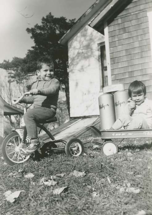 wagon, playing, leaves, grass, smile, Peck, Dona, Postville, IA, Children, Iowa, Iowa History, history of Iowa, tricycle