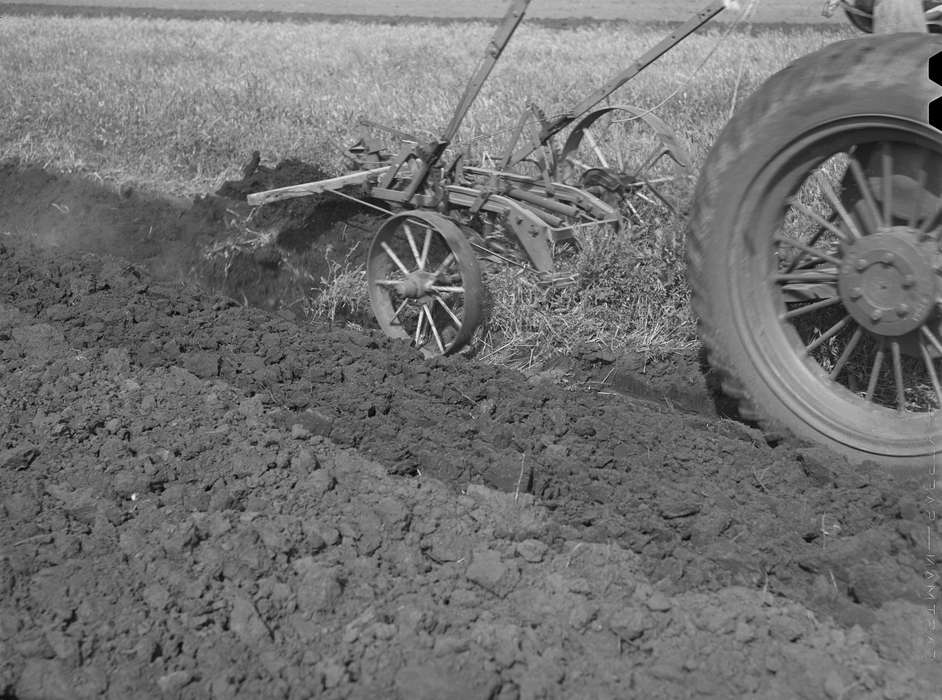 Farming Equipment, cultivation, plow, Motorized Vehicles, plowing, tractor, history of Iowa, field, Iowa, Farms, Library of Congress, Iowa History