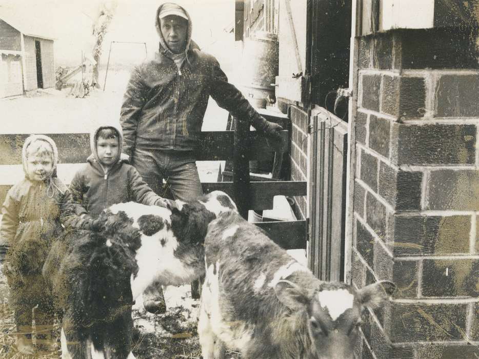 Farms, Animals, Portraits - Group, ia, Photos, Coon Rapids Enterprise, history, Iowa, historic, Children, Labor and Occupations, Families, Barns