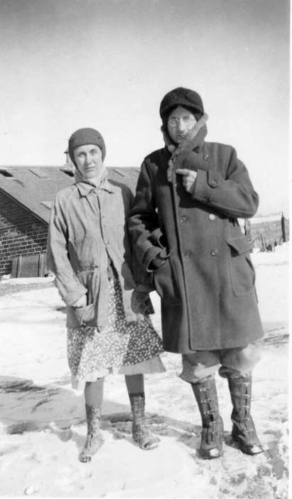 snow, coat, boots, Rochester, MN, Farms, Hagg, Regina, Iowa History, Travel, Portraits - Group, Winter, Iowa, history of Iowa