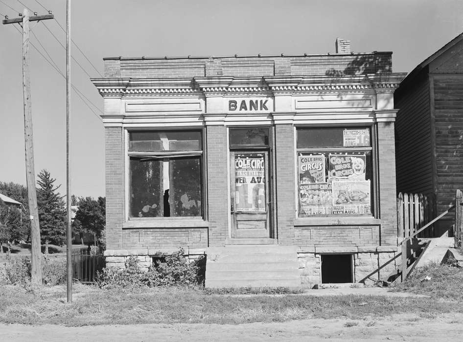 Businesses and Factories, Main Streets & Town Squares, bank, Library of Congress, Cities and Towns, posters, Iowa, Iowa History, brick building, history of Iowa