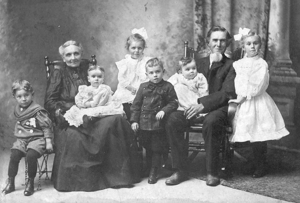 Families, Iowa History, Brockmeyer, Janet, Portraits - Group, history of Iowa, Iowa, Mason City, IA