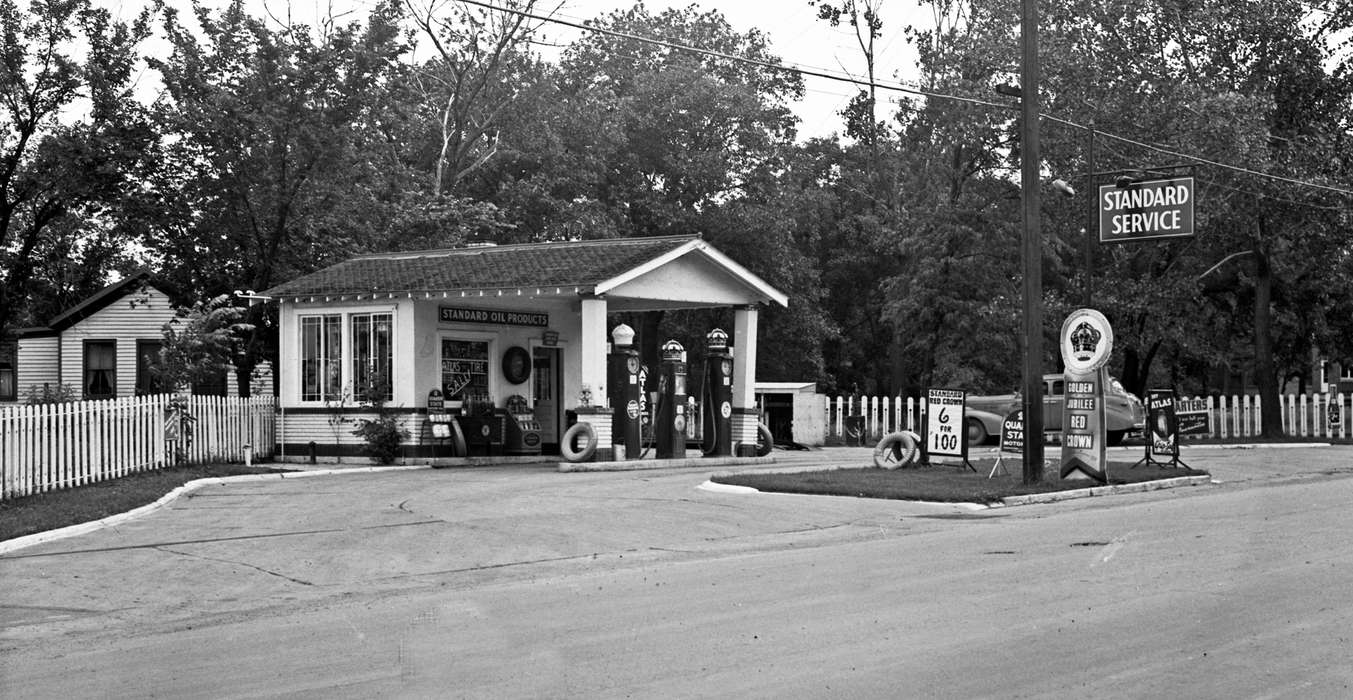 automobile, Lemberger, LeAnn, Ottumwa, IA, standard oil, history of Iowa, Cities and Towns, Iowa, Iowa History, Motorized Vehicles, Businesses and Factories, gas station