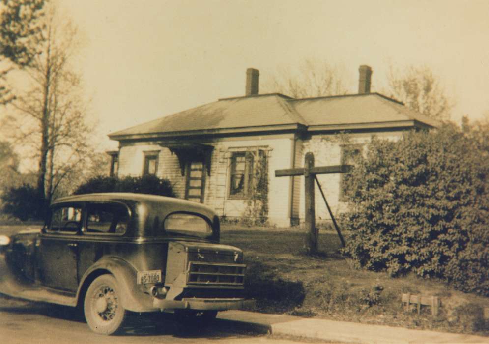 Waverly Public Library, Iowa, Iowa History, history of Iowa, Homes, Motorized Vehicles, car, house