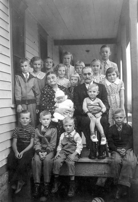 Portraits - Group, Mason City, IA, porch, grandchild, Brockmeyer, Janet, Homes, Iowa History, history of Iowa, Iowa, Families, grandmother, Children, grandfather
