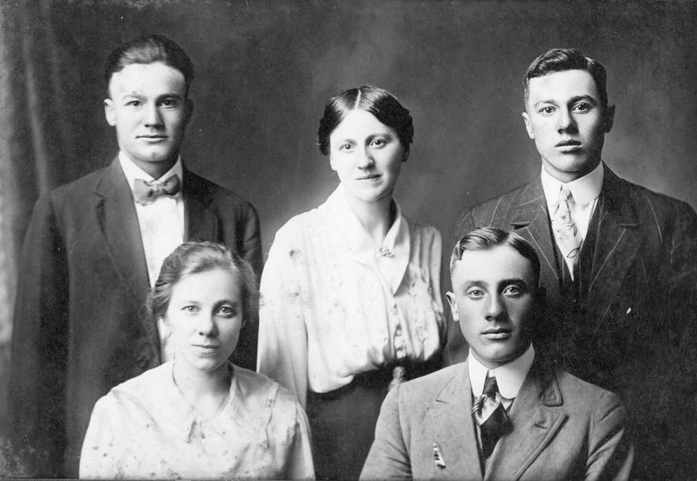 Portraits - Group, USA, Iowa History, history of Iowa, Iowa, bowtie, Hatcher, Darlene, hairstyle, necktie