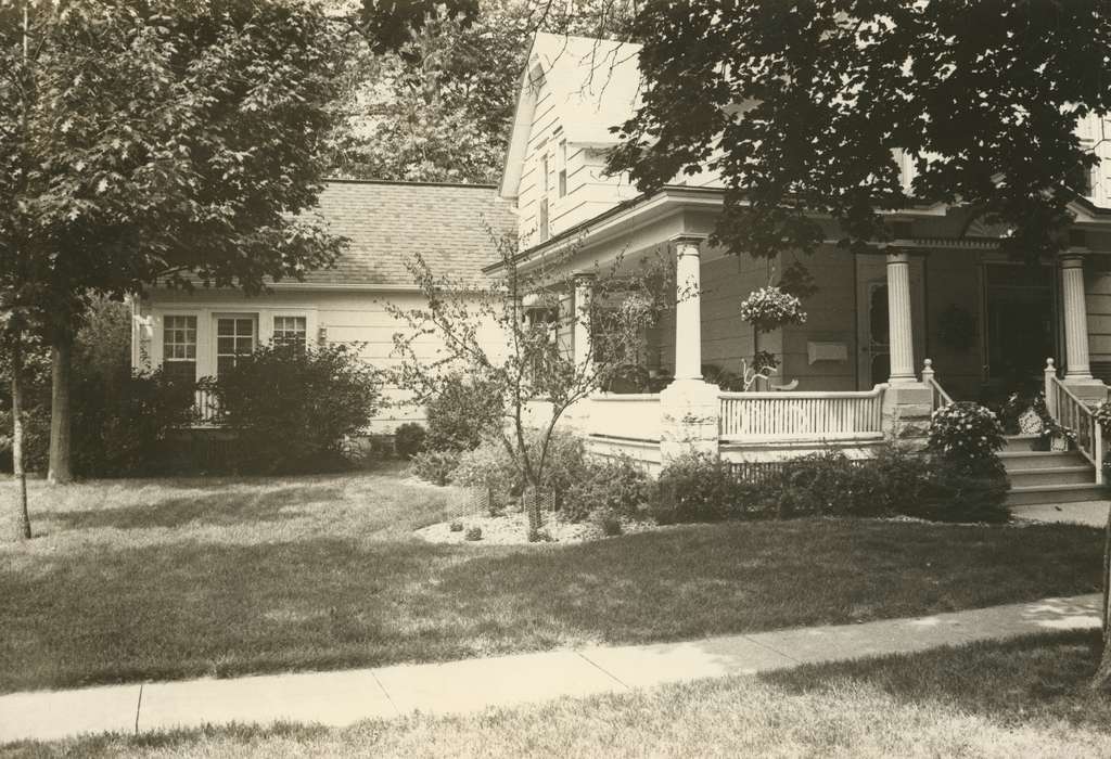 Homes, shrubs, porch, Waverly Public Library, landscaping, Iowa History, Iowa, history of Iowa