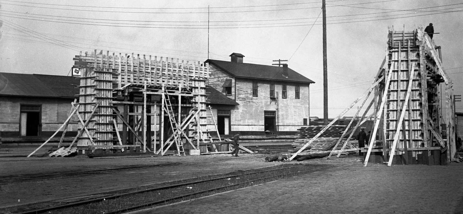 Cities and Towns, Ottumwa, IA, Train Stations, wood, construction crew, Lemberger, LeAnn, construction, Iowa History, telephone pole, Iowa, history of Iowa, train track, Labor and Occupations