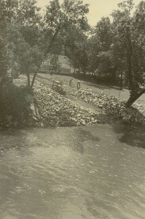 rock, cedar river, tree, Waverly Public Library, Lakes, Rivers, and Streams, Iowa History, Janesville, IA, park, Landscapes, Labor and Occupations, Iowa, history of Iowa, Motorized Vehicles, fence