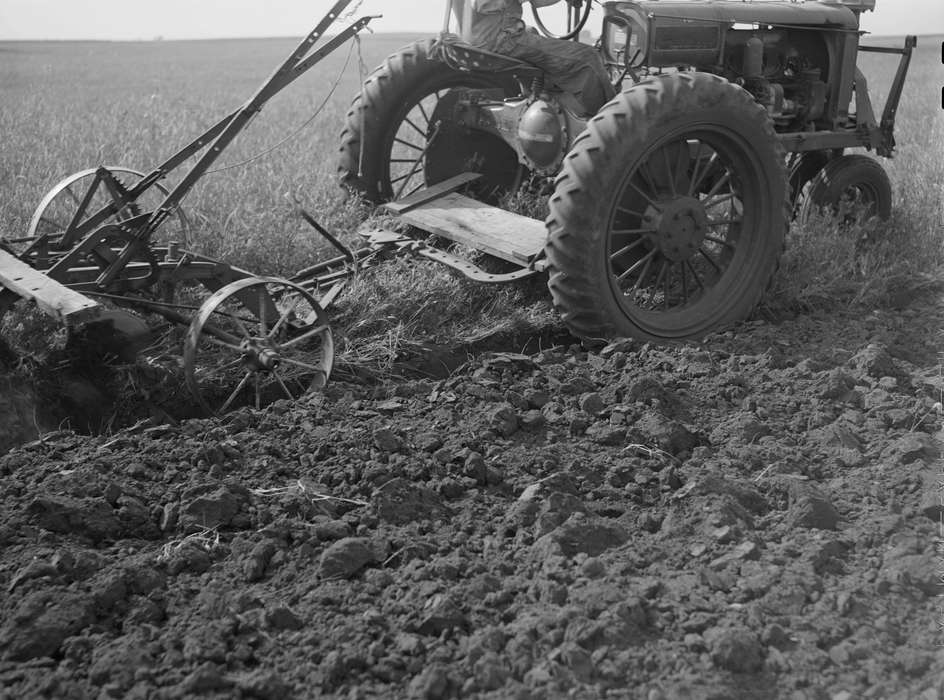 Library of Congress, Motorized Vehicles, cultivation, history of Iowa, plowing, Farms, plow, tractor, Portraits - Individual, Farming Equipment, Iowa History, Labor and Occupations, Iowa, farmer