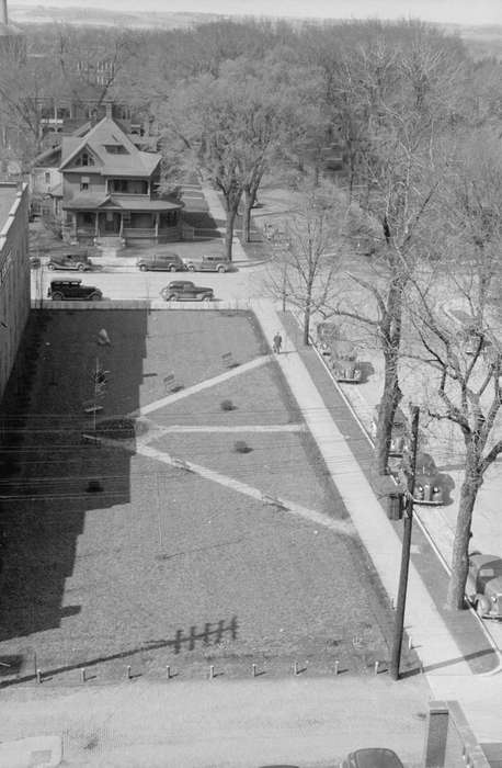 Main Streets & Town Squares, cars, car, Cities and Towns, Library of Congress, Motorized Vehicles, Homes, house, Aerial Shots, Landscapes, sidewalk, tree, Iowa, Iowa History, history of Iowa